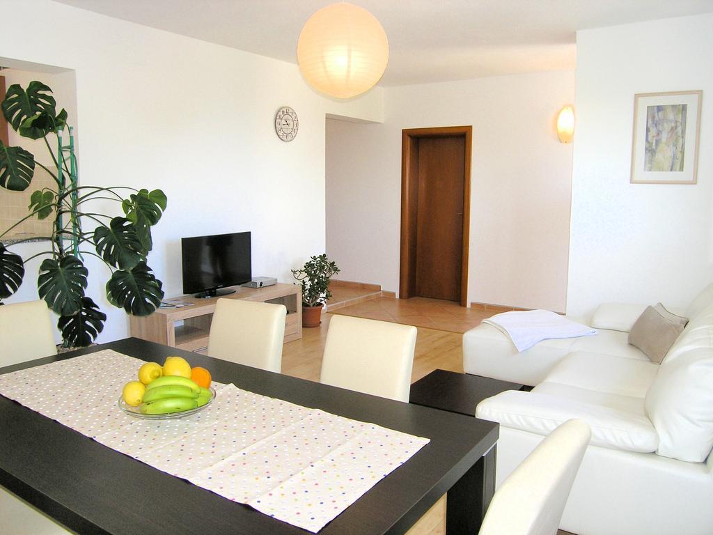Apartments Dagmar Krk Town Exterior foto